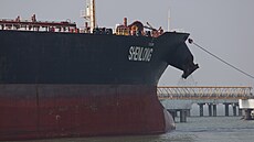 Tanker Shenlong p�epravil ropu ze Saúdské Arábie do Indie p�es Hormuzský...