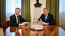 Premiér Andrej Babi� p�ivítal ve Strakov� akademii p�edsedu vlády Svobodného...