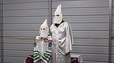 �lenové klanu nosí typická roucha s kápí, která jsou jedním z nejv�t�ích...