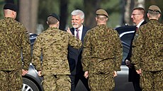 Prezident Petr Pavel nav�tívil �eské vojáky na základn� v Loty�sku. (11. b�ezna...