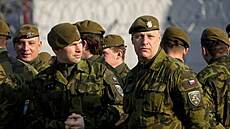 Prezident Petr Pavel nav�tívil �eské vojáky na základn� v Loty�sku. (11. b�ezna...