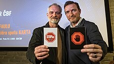 Herec Ivan Trojan (vlevo) a bývalý fotbalista Vladimír �micer jsou ambasado�i...