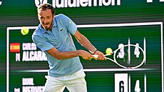 Daniil Medved�v se chystá na úder v semifinále turnaje v Indian Wells.