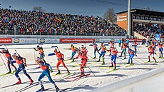 Biatlonisté na startu singl mix �tafety v Otepää.
