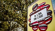 Volební plakát s nápisem �Tv�j hlas, tvoje volba�, �ádná jiná zem� na sv�t�...