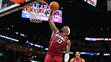 Bam Adebayo p�idává dva ze svých 83 bod�.
