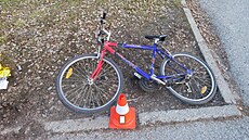 Zran�ný cyklista let�l do bud�jovické nemocnice vrtulníkem.