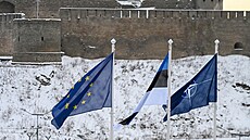 Pohled z estonského hradu Narva na protilehlou ruskou pevnost Ivangorod na...