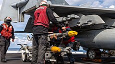 Nejmodern�j�í letadlová lo� amerického námo�nictva USS Gerald R. Ford operující...