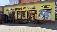 Kv�tiná�ství a trafika, ve kterém zlod�j ukradl finan�ní sbírku pro...