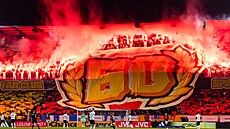 Jedna z prezentací spar�anských fanou�k� b�hem zápasu proti Slovácku.
