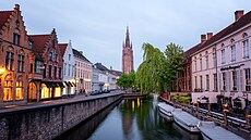 Gotický kostel Panny Marie v Bruggách je se svou p�es 122 metr� vysokou...