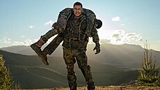 Malý, ale velký Reacher Alan Ritchson