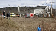 Majitel domu, který ú�ady na�ídily zbourat, vylezl 12. b�ezna 2026 na st�echu....