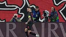 Robert Andrich (Leverkusen) slaví gól na 1:0 v utkání Ligy mistr� proti...