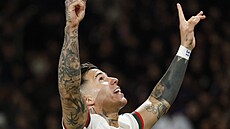 Enzo Fernández (Chelsea) se raduje z vyrovnávací branky na 2:2 v 57. minut�...