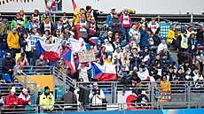 Diváci fandí Simon� Bubení�kové.