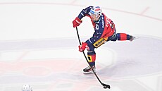 Pardubický Roman �ervenka ve druhém �tvrtfinále proti brn�nské Komet�.