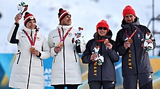 Simona Bubení�ková s trasérem Davidem �r�tkem slaví bronzové medaile z...