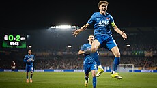Fotbalisté Alkmaaru slaví trefu do spar�anské brány.