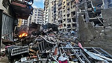 Na snímku je místo, kde se v noci odehrály izraelské letecké údery, v ji�ních...