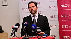 První nám�stek Zden�k Kasal na mimo�ádném tiskovém briefingu Nejvy��ího...