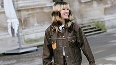 Krasobrusla�ka Alysa Liuová na p�ehlídce Louis Vuitton b�hem pa�í�ského Fashion...