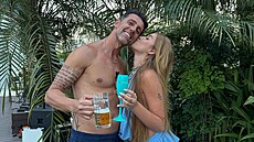 Otcem Gasparové je fotbalový funkcioná� a bývalý hrá� Arsenalu Edu Gaspar.