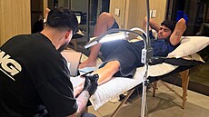 Podle v�eho si Alcaraz v Kalifornii po�ídil i nové tetování.