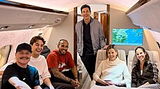 Z Velké ceny �íny se bývalí i sou�asní jezdci Mercedesu vraceli do Evropy...