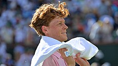 Jannik Sinner se raduje po výh�e ve finále v Indian Wells.