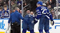Auston Matthews z Toronto Maple Leafs se v zápase s Anaheim Ducks zranil, úder...