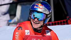 Marco Odermatt v cíli sjezdu v Courchevelu