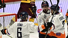 Litom��i�tí hokejisté Jakub T�ma, Jan Bernovský a Jan Eberle slaví gól.
