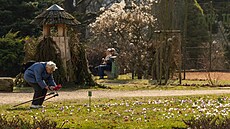 Rozkvetlý zámecký park v Kostelci nad Orlicí na Rychnovsku 