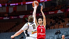 �eská reprezentantka Veronika Vorá�ková st�ílí v utkání kvalifikace MS, proti...