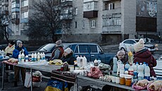 Lozova. Trh na blátivém plácku u rozbombardovaného nádra�í (8. b�ezna 2026)