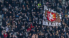 Domácí fanou�ci na zápasu FC Hradec Králové a Baníku Ostrava v mal�ovické arén�...