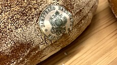 Zna�ka na mariánskoláze�ském chlebu, který vyráb�la rodina Halbmayr. Nyní ho...