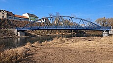 Budoucí podoba lávky vytvo�ená pomocí AI, která propojí Zborovskou ulici se...