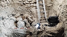 Hrad Loket je star�í, ne� se doposud v�d�lo.  Archeologové objevili zbytky...