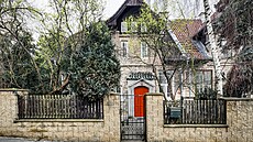 Historická kamenná vila z roku 1914, která stojí na pra�ských H�ebenkách, je na...