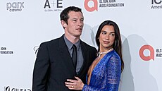 Callum Turner a Dua Lipa na oscarové party Eltona Johna v Los Angeles (15....