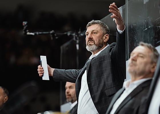 Trenér Sparty Jaroslav Nedv�d b�hem �tvrtfinálového zápasu proti Plzni.