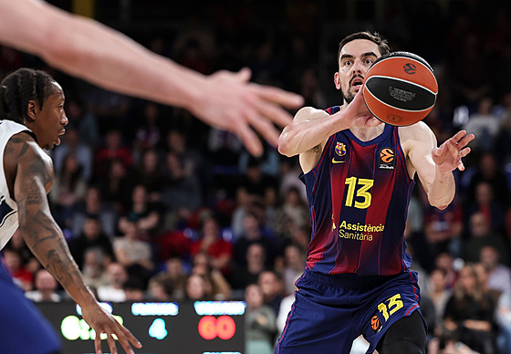 Tomá� Satoranský z FC Barcelona v euroligovém zápase s Anadolu Efes Istanbul