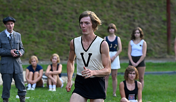 Petr Uhlík v seriálu Rekordwoman (2026)