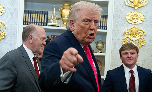 Trump vyhlíží nakládačku. Kvůli nesmyslné válce s Íránem může ztratit Texas