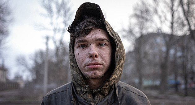 Podzemní latríny a spásná mlha. Vojáci líčí, jak přežívají půl roku v zákopech