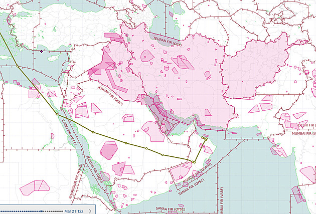 Válka v Íránu dává zabrat leteckým plánovačům. Co obnáší obletět konflikt