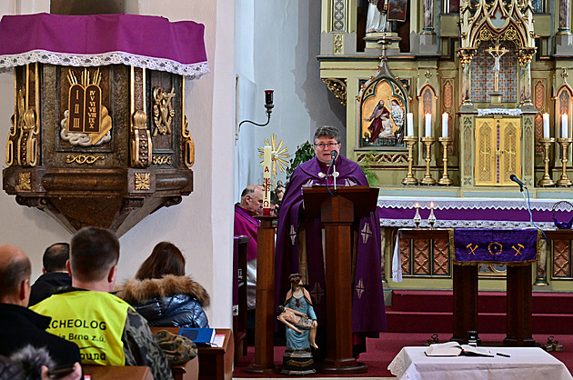 Další krok na cestě k blahořečení. Vyzvedli urnu s ostatky popraveného kněze Drboly